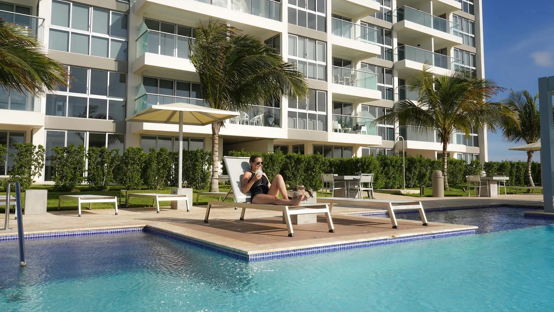 2Bsgf-Azure114 - Luxurious Beach Vibes Retreat W- Private Hot Tub Palm Beach