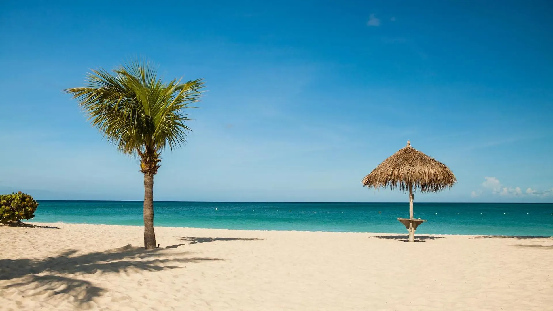 2Bsgf-Azure114 - Luxurious Beach Vibes Retreat W- Private Hot Tub Palm Beach Apartment