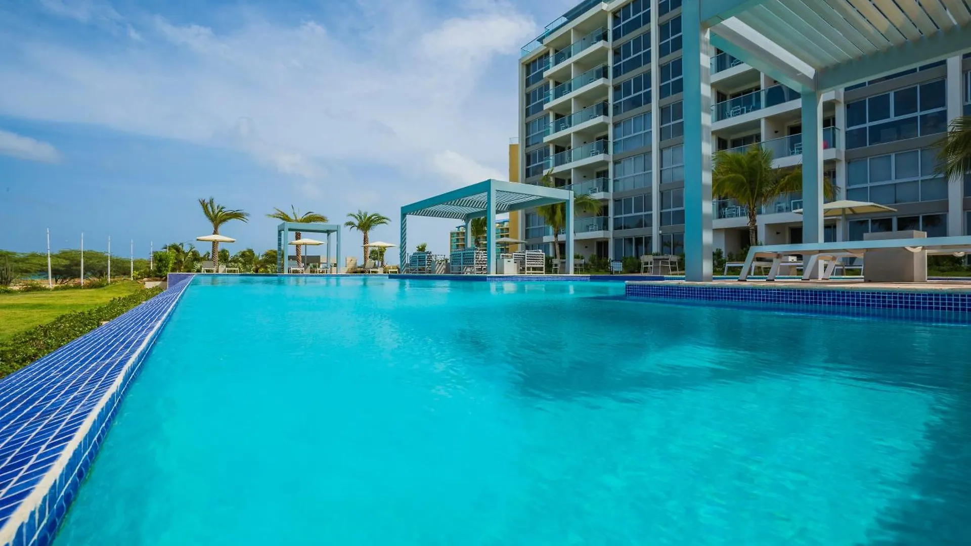 Apartment 2Bsgf-Azure114 - Luxurious Beach Vibes Retreat W- Private Hot Tub Palm Beach Aruba